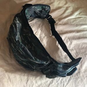 Camo waist hiking outdoor pack satchel